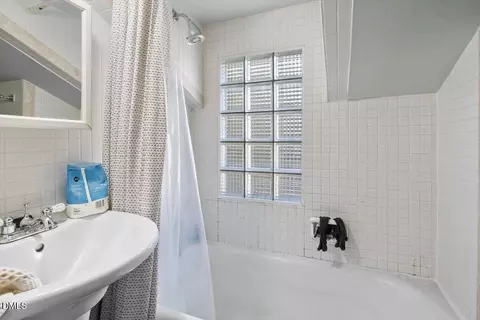 Bath - 212 Brooks Ave, Raleigh, NC 27607 photo 2 of 2