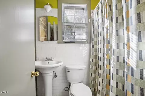 Bath - 212 Brooks Ave, Raleigh, NC 27607 photo 1 of 2