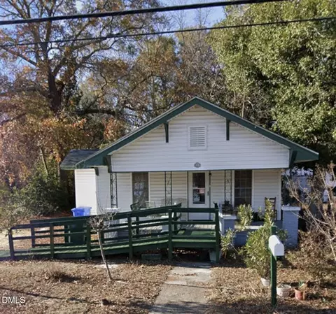 1086 Center St, Fayetteville, NC 28306