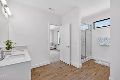 Bath - 1100 Nova St, Durham, NC 27713 photo 7 of 11