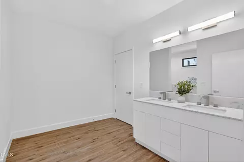Bath - 1100 Nova St, Durham, NC 27713 photo 6 of 11
