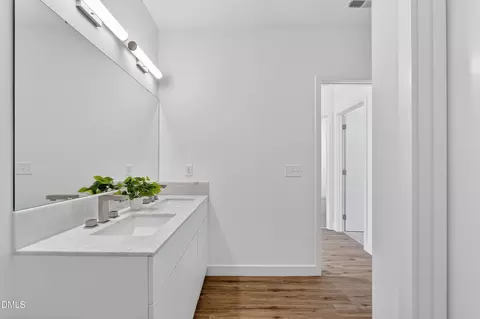Bath - 1100 Nova St, Durham, NC 27713 photo 10 of 11