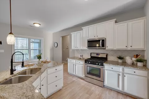 Kitchen - 92 Dandy Flush Ct, Garner, NC 27529 photo 3 of 3
