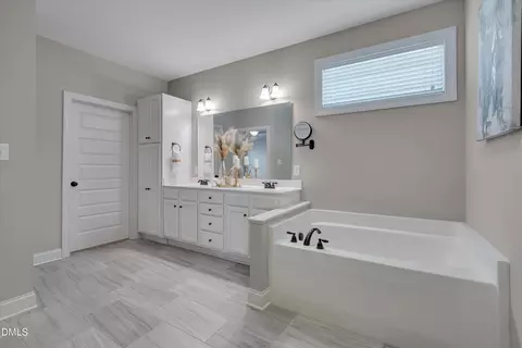 Entry Way - 92 Dandy Flush Ct, Garner, NC 27529 photo 6 of 9