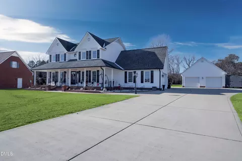 24 Clubhouse Dr, Dunn, NC 28334