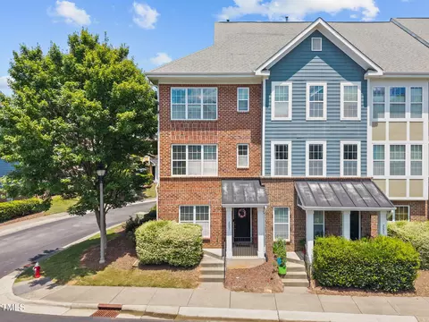 2001 Summerhouse Rd, Cary, NC 27519