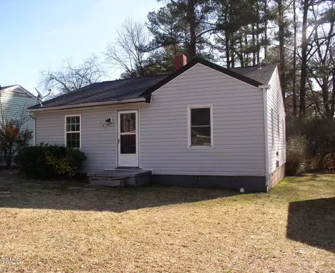105 S Elizabeth St, Henderson, NC 27536