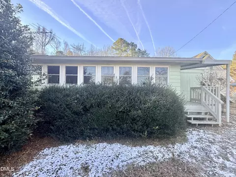 53 Sunrise Harbor Rd, Leasburg, NC 27291