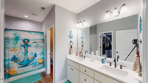 Bath - 111 Fox Run Ct, Benson, NC 27504 photo 1 of 4
