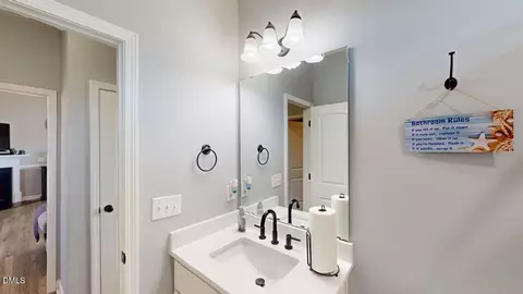 Bath - 111 Fox Run Ct, Benson, NC 27504 photo 4 of 4