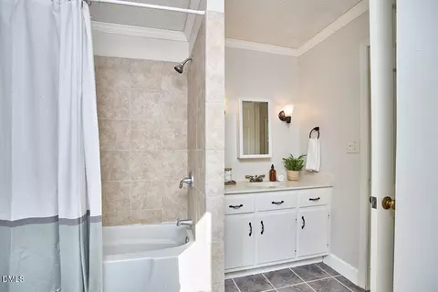 Bath - 1918 Peppertree St, Durham, NC 27705 photo 3 of 3