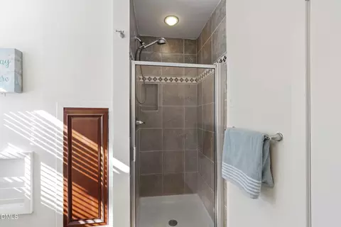 Bath - 403 Brooks Ave, Raleigh, NC 27607 photo 2 of 2
