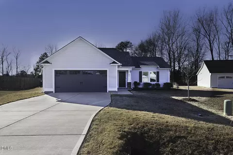 62 Flip Flop Cir, Four Oaks, NC 27524