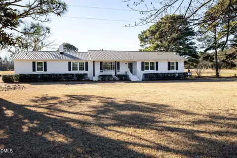 1503 Honrine Rd, Clinton, NC 28328