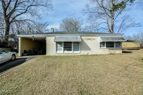 314 S Robertson St, Clayton, NC 27520