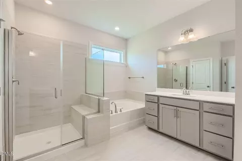 Bath - 444 Cedar Barn Ln, Garner, NC 27529 photo 3 of 3