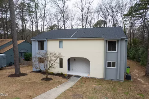 6001 Applewood Ln, Raleigh, NC 27609