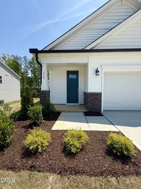 319 Providence Creek Dr, Fuquay Varina, NC 27526