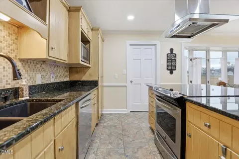 Kitchen - 170 Jp Dr, Smithfield, NC 27577 photo 7 of 8