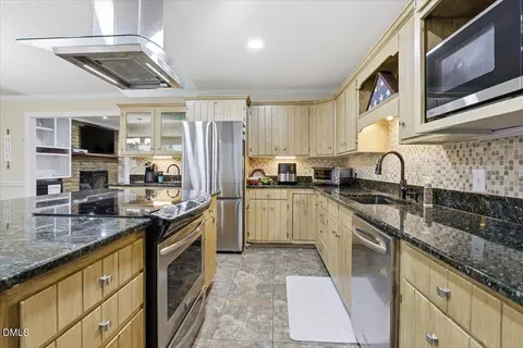 Kitchen - 170 Jp Dr, Smithfield, NC 27577 photo 4 of 8