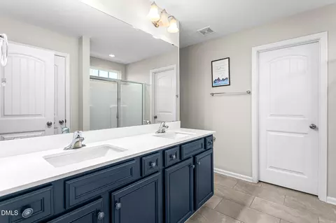 Bath - 2346 Campbell Loop, Burlington, NC 27215 photo 2 of 5
