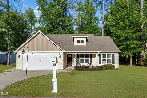 102 Lakeview Dr, Four Oaks, NC 27524