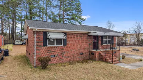 1412 Carolina Ave, Roanoke Rapids, NC 27870