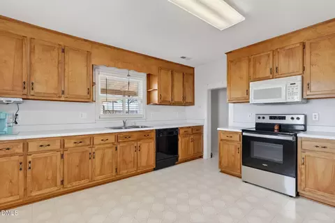 Kitchen - 3084 Tarheel Rd, Benson, NC 27504 photo 2 of 3