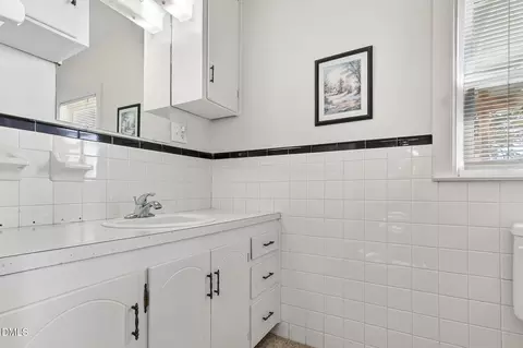 Bath - 3084 Tarheel Rd, Benson, NC 27504 photo 1 of 3