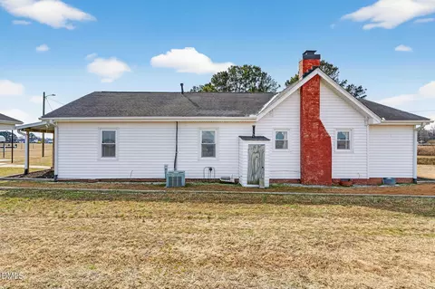 Exterior - 3084 Tarheel Rd, Benson, NC 27504 photo 8 of 13