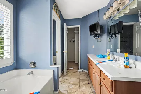 Bath - 73 Waters Edge Dr, Erwin, NC 28339 photo 2 of 4