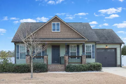 34 Woodglen Dr, Clayton, NC 27527