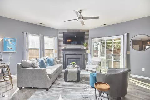 176 Breezemont Dr, Fuquay Varina, NC 27526