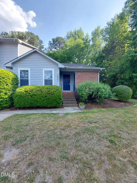 1037 Hempstede Dr, Zebulon, NC 27597