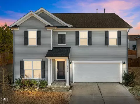 2252 Fairway Green Dr, Fuquay Varina, NC 27526