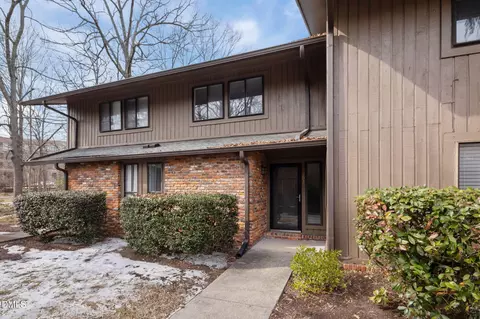 302 Oak Tree Dr, Chapel Hill, NC 27517