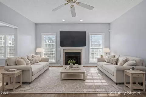 70 Meadow Hills Dr, Four Oaks, NC 27524