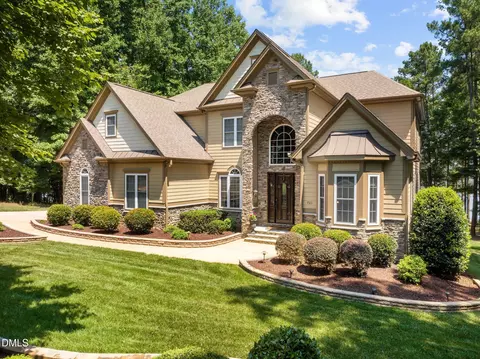 901 Edgewater Dr, Garner, NC 27529