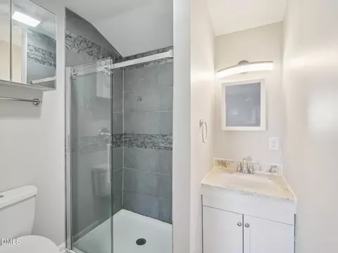 Bath - 125 End Ave, Durham, NC 27703 photo 3 of 4