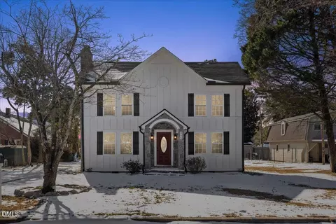305 W Canary St, Dunn, NC 28334