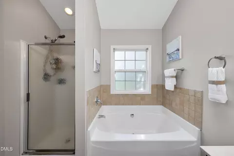 Bath - 4317 Marbrey Dr, Durham, NC 27703 photo 2 of 3