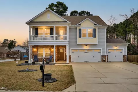 725 Harvest Point Dr, Fuquay Varina, NC 27526