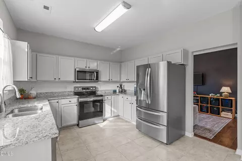 Kitchen - 400 New Timber Path, Apex, NC 27502 photo 4 of 4