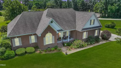 115 Hunters Walk Ln, Clinton, NC 28328
