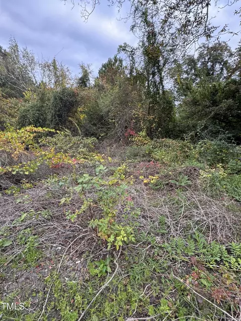 105 Micaville Cir, Spring Lake, NC 28390