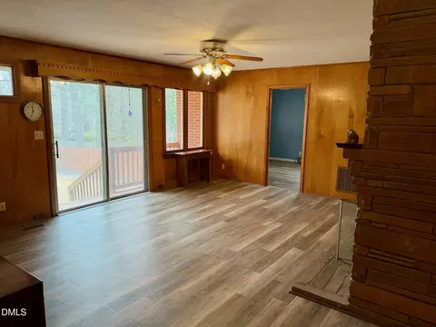 Living - 102 Hillcrest Dr, Smithfield, NC 27577 photo 3 of 4