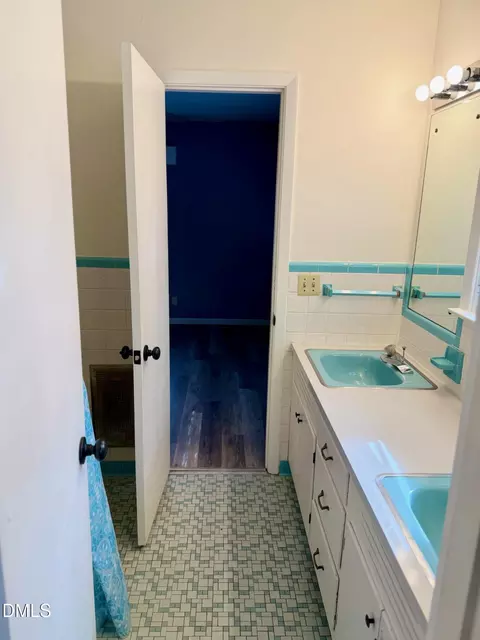 Bath - 102 Hillcrest Dr, Smithfield, NC 27577 photo 1 of 1