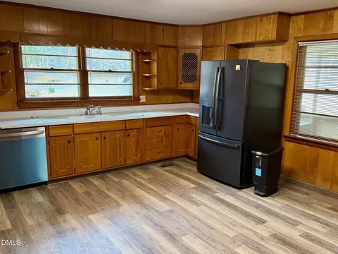 Kitchen - 102 Hillcrest Dr, Smithfield, NC 27577 photo 2 of 2