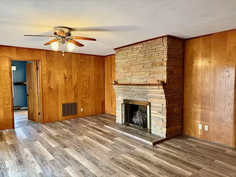 Living - 102 Hillcrest Dr, Smithfield, NC 27577 photo 4 of 4