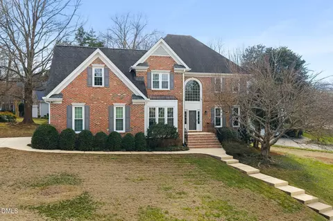 102 Gearrland Ln, Cary, NC 27518